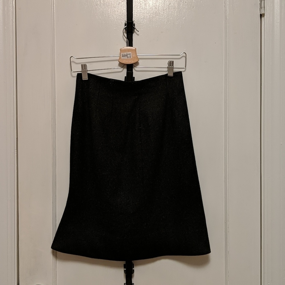 Uniqlo grey wool classic pencil skirt in size 2